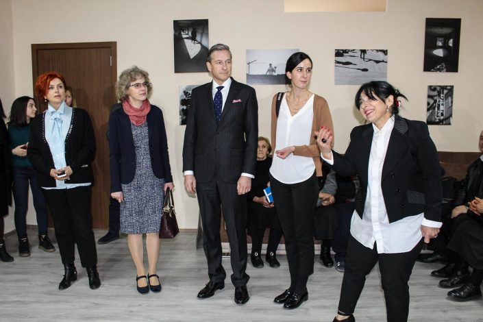 Eröffnung Werkstatt Ia in Gldani/Tbilissi mit Vertreter(-innen) der Dt. Botschaft